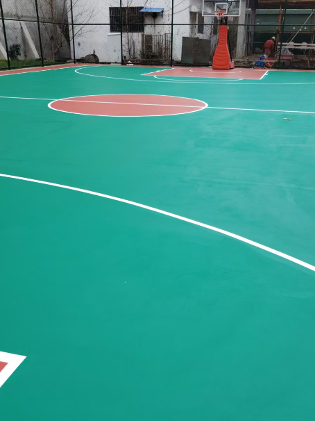 平舆 球场长期使用易出现地面开裂
